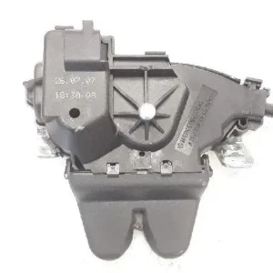 Outlet - Mercedes-Benz C-Class Zámek na páté dveře 2047500185