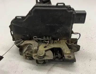 Akce - Volkswagen Passat Pravé přední dveře zámek 3B1837016C